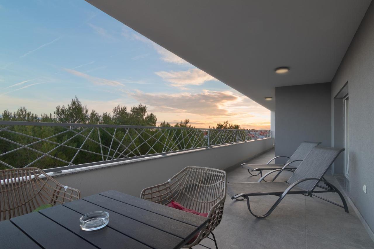 Number One Apartments Vir Exterior photo