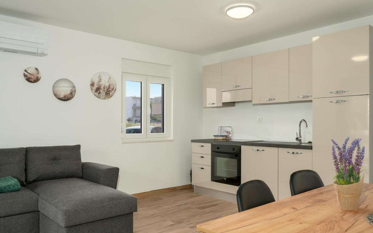 Number One Apartments Vir Exterior photo